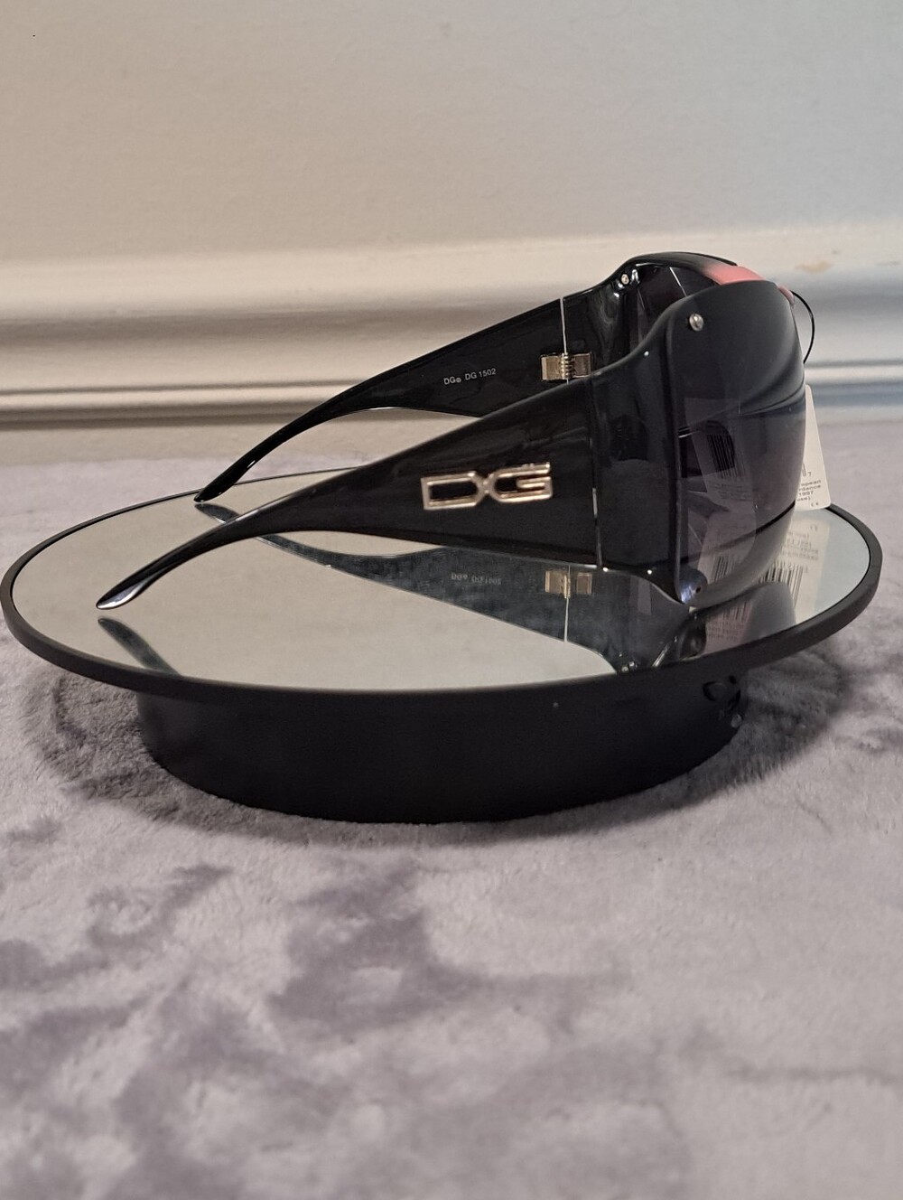DG oversized FASHION ONLY DG shield sunglasses in black - Picture 3 of 7